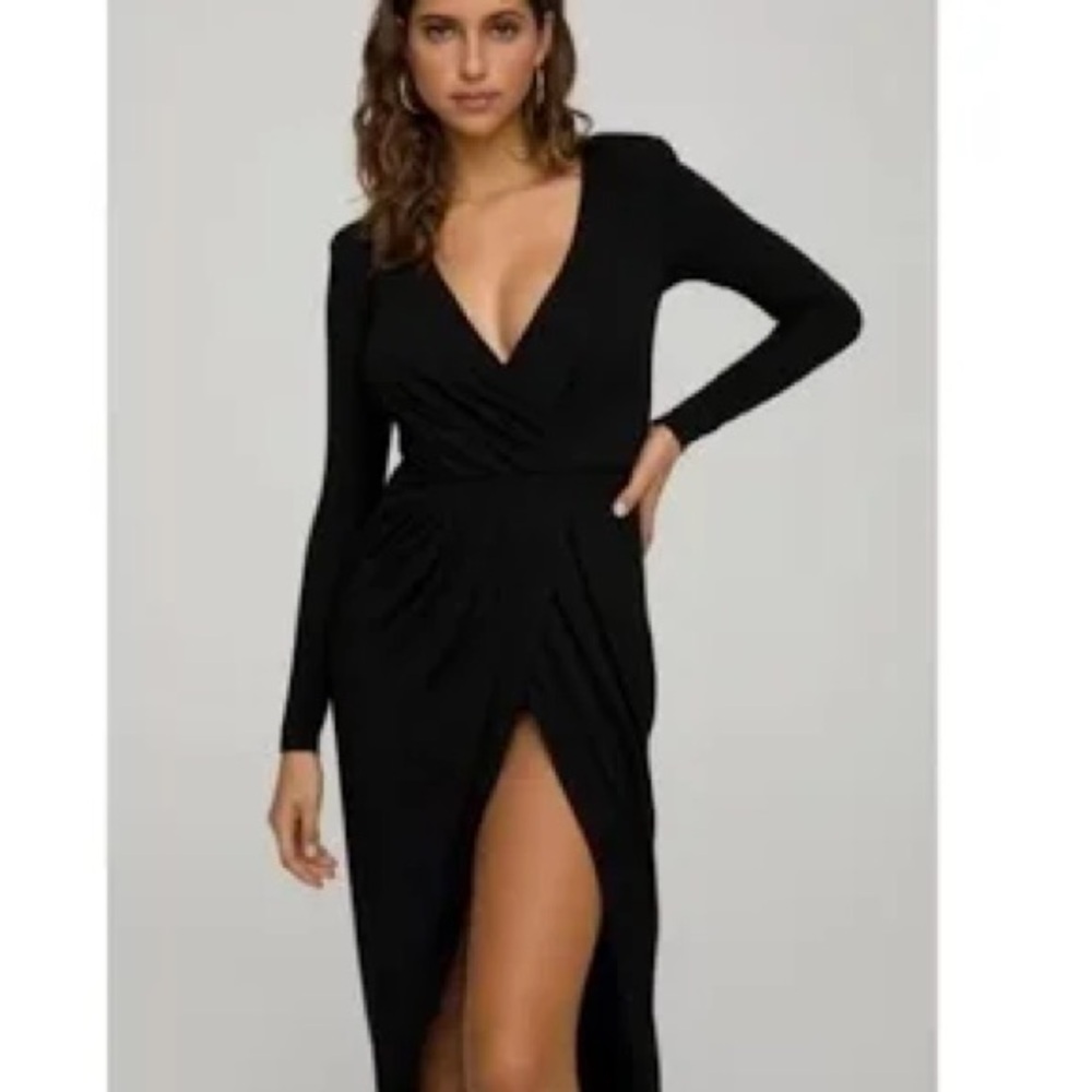 GOOD AMERICAN strong shoulder wrap dress